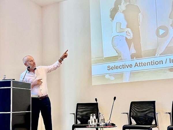 Prof. Dr. Christian Haas, Direktor des Institutes für komplexe Systemforschung in Frankfurt am Main auf der Cyberkonferenz