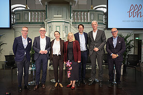 Prof. Dr. Michael Hüther, Dr. Matthias Dümpelmann, Prof. Dr. Ines Zenke, Heike Freimuth, Andreas Jung, Dr. Carsten Rolle und Prof. Dr. Christian Theobald auf der BBH-Jahreskonferenz 2025