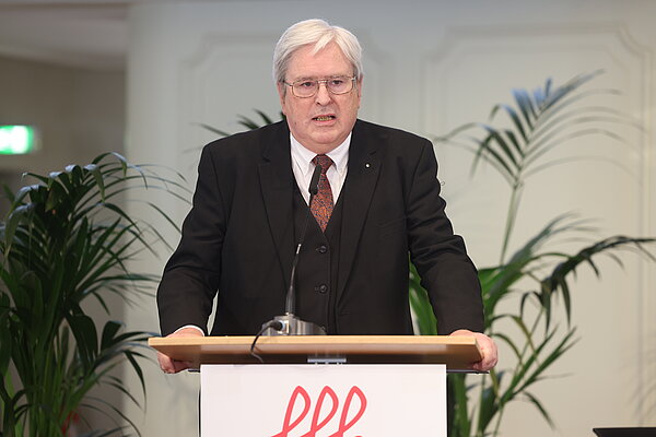 Dr. Peter Güllmann, Vorstandssprecher der Bank im Bistum Essen eG bei der BBH-Jahreskonferenz 2025