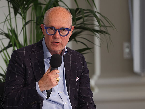 RA und BBH-Partner Prof. Dr. Christian Theobald bei der BBH-Jahreskonferenz 2025