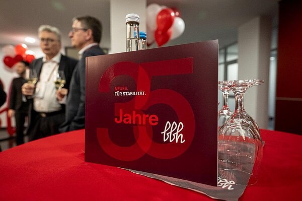 Abendveranstaltung bei BBH-Berlin, 35 Jahre Jubiläumsbroschüre