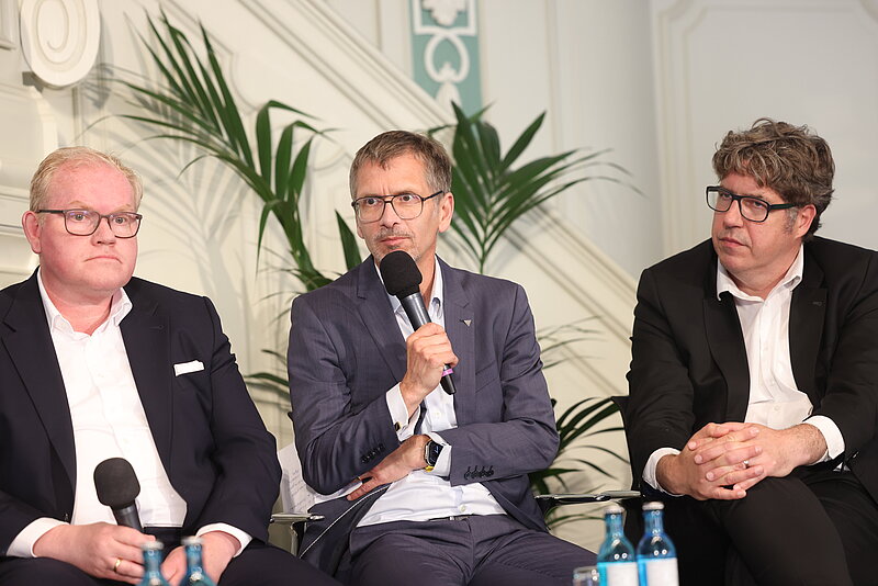 ENERTRAG-Vorstandsvorsitzender Dr. Gunar Hering und Michael Kellner, Bündnis 90/Die Grünen-Bundestagsfraktion bei der BBH-Jahreskonferenz 2025