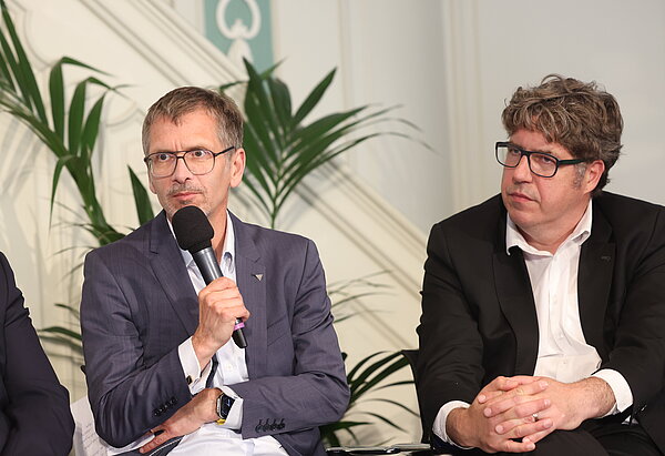 ENERTRAG-Vorstandsvorsitzender Dr. Gunar Hering und Michael Kellner, Bündnis 90/Die Grünen-Bundestagsfraktion bei der BBH-Jahreskonferenz 2025