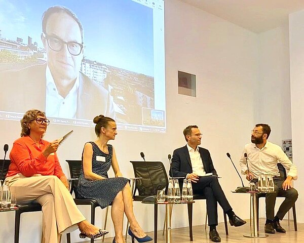 Dr. Gerhard Holtmeier, Vorsitzender der Geschäftsführung bei DEW21 auf der Cyberkonferenz